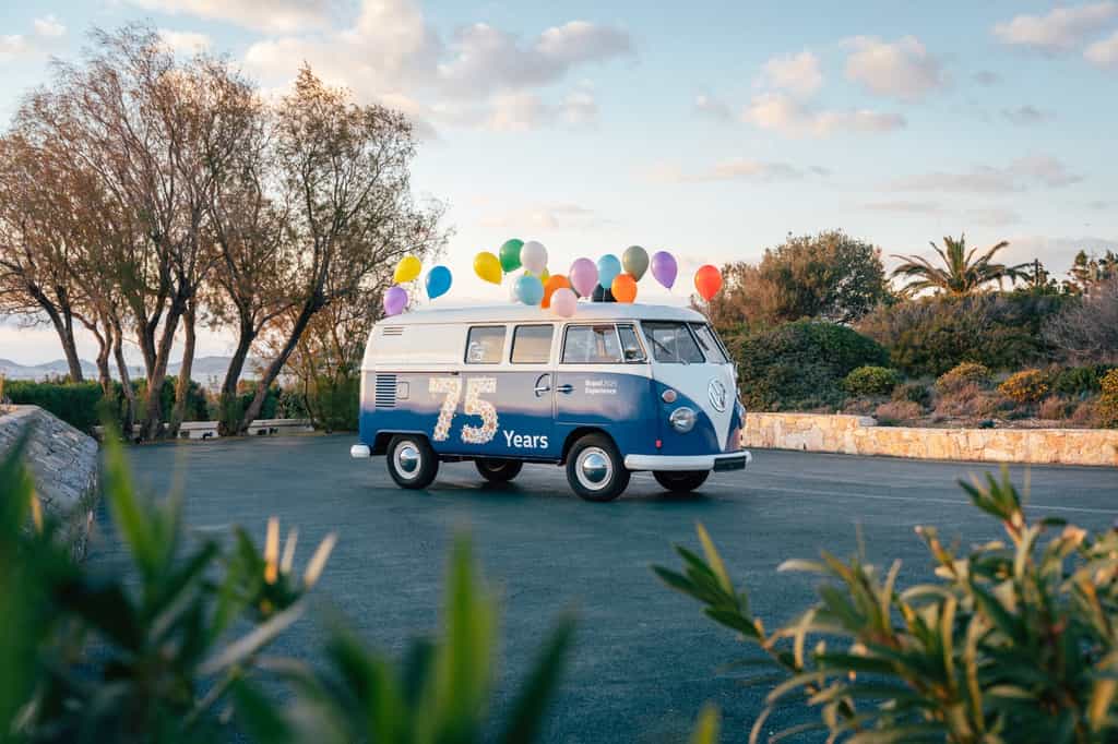 La marque allemande compte bien célébrer dignement les 75 ans de son aîné les 24 et 25 mai prochains à Wolfsburg. © Volkswagen